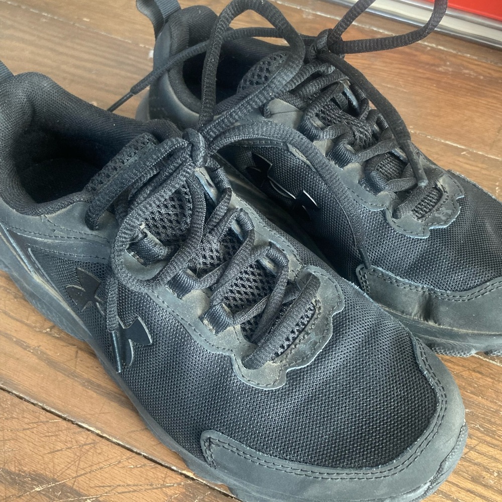 Under Armor Charged Assert Running Shoe 7.5 Wide - image 1